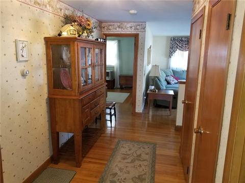 265 Aylsworth Ave, Woonsocket, RI 02895 photo 4