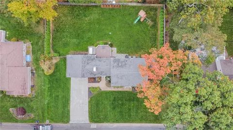 525 Red Chimney Dr, Warwick, RI 02886 photo 4