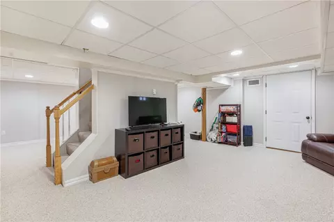 525 Red Chimney Dr, Warwick, RI 02886 photo 29