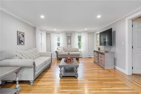 525 Red Chimney Dr, Warwick, RI 02886 photo 12