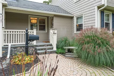 525 Red Chimney Dr, Warwick, RI 02886 photo 6