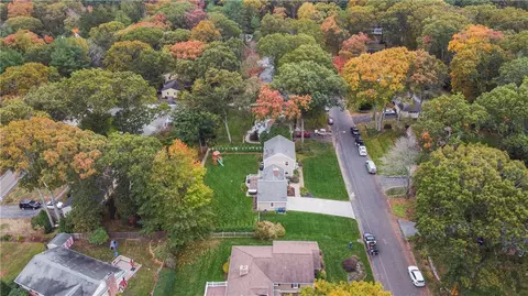 525 Red Chimney Dr, Warwick, RI 02886 photo 5