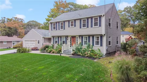 525 Red Chimney Dr, Warwick, RI 02886 photo 3