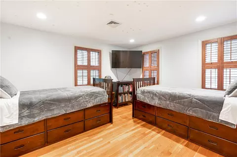 525 Red Chimney Dr, Warwick, RI 02886 photo 22