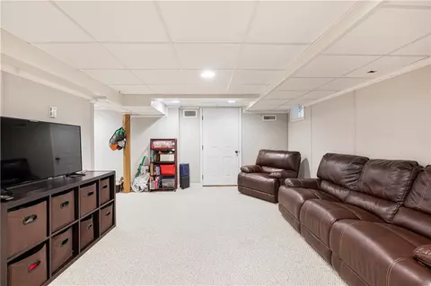 525 Red Chimney Dr, Warwick, RI 02886 photo 28