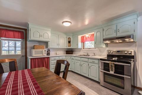 1747 Mendon Rd, Woonsocket, RI 02895 photo 13