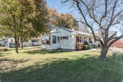 1747 Mendon Rd, Woonsocket, RI 02895 photo 4