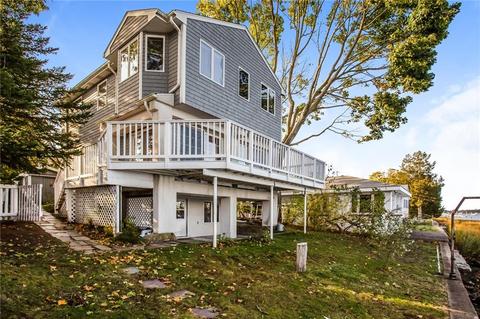 22 Everett Ave, Bristol, RI 02809 photo 3