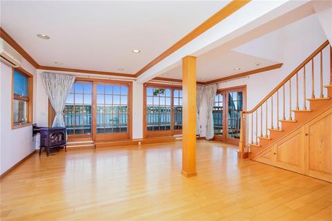 22 Everett Ave, Bristol, RI 02809 photo 6
