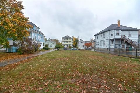 731 Grove St, Woonsocket, RI 02895 photo 4