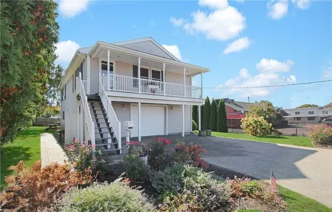 95 John St, Westerly, RI 02891 photo 2