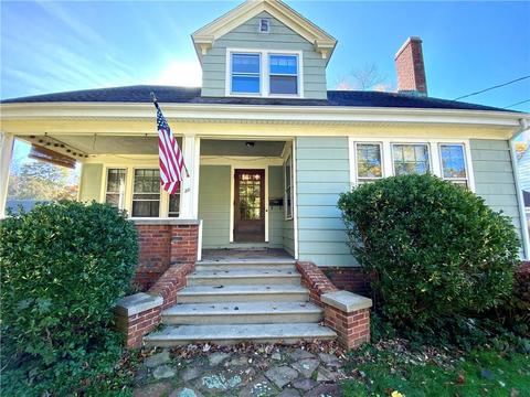 29 Cross St, Westerly, RI 02891 photo 2