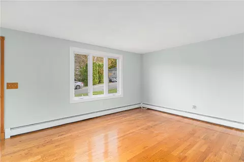 6 Grimshaw Pl, Warwick, RI 02889 photo 5