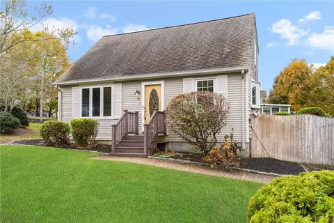 6 Grimshaw Pl, Warwick, RI 02889 photo 4