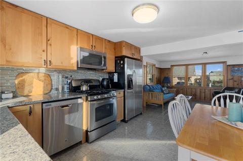 20 Champlin Ave, Narragansett, RI 02879 photo 12