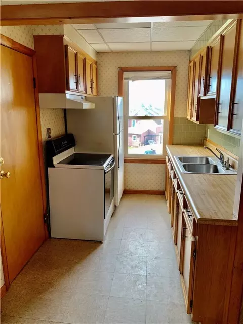 45 Division St, Woonsocket, RI 02895 photo 30