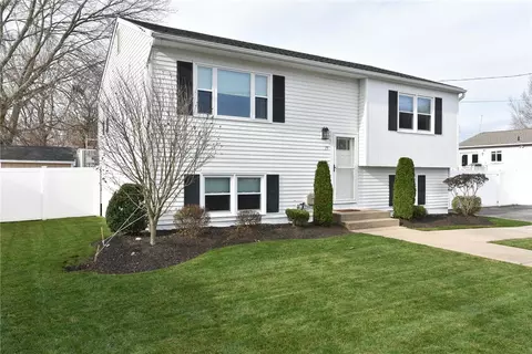 15 Rand St, Warwick, RI 02889 photo 2