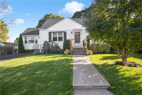 52 Chiswick Rd, Warwick, RI 02889 photo 2