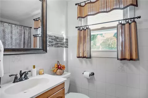 52 Chiswick Rd, Warwick, RI 02889 photo 12