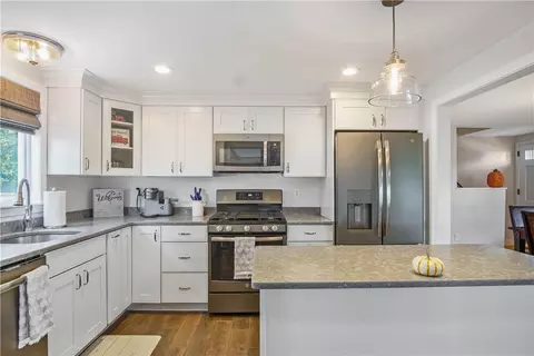 52 Chiswick Rd, Warwick, RI 02889 photo 7