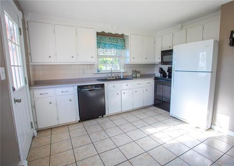 391 Lucille St, Woonsocket, RI 02895 photo 9