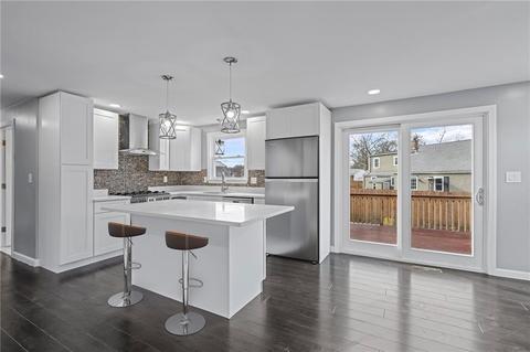 27 Larson Dr, Warwick, RI 02886 photo 2