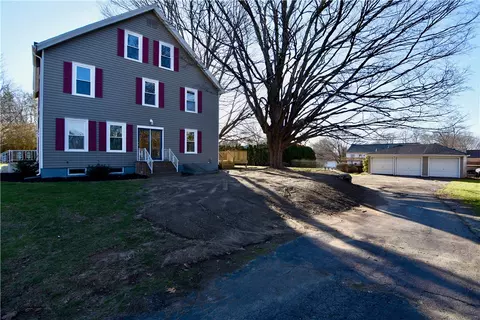 584 Bound Rd, Woonsocket, RI 02895 photo 3
