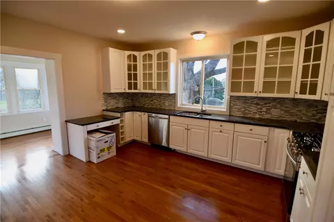 584 Bound Rd, Woonsocket, RI 02895 photo 8