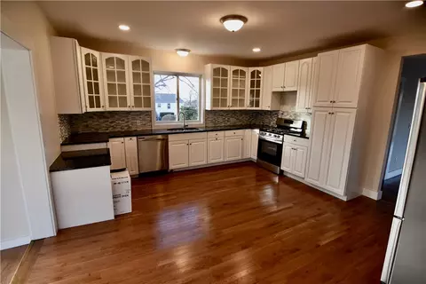 584 Bound Rd, Woonsocket, RI 02895 photo 7