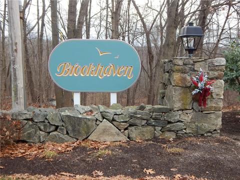202 Brookhaven Ln, Woonsocket, RI 02895 photo 2