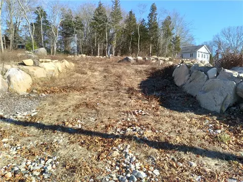 84 Beach St, Westerly, RI 02891 photo 3
