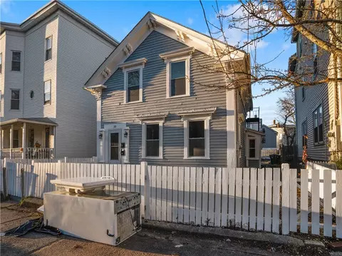 33 Pleasant St, Woonsocket, RI 02895 photo 3