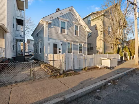 33 Pleasant St, Woonsocket, RI 02895 photo 2