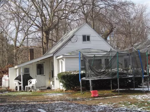 137 S Main St, Coventry, RI 02816 photo 3