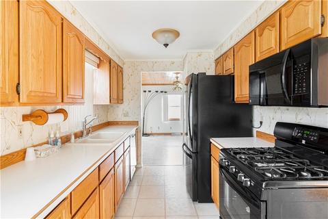 66 Bayberry Rd, Woonsocket, RI 02895 photo 3