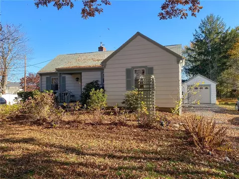 362 Forest Ave, Middletown, RI 02842 photo 2