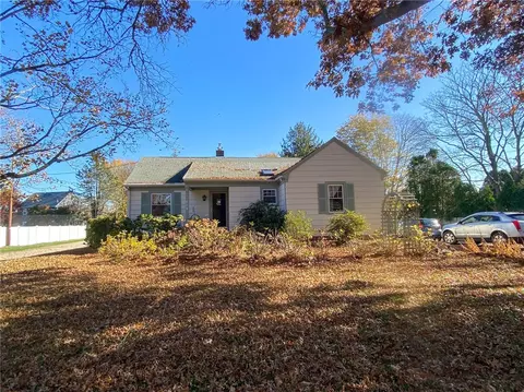 362 Forest Ave, Middletown, RI 02842 photo 1