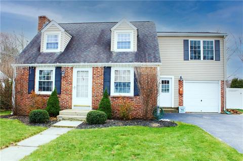 102 Pilgrim Dr, Warwick, RI 02888 photo 1