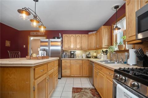 1074 Cedar Swamp Rd, Warwick, RI 02889 photo 9