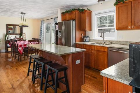 29 Sunny View Ct, Warwick, RI 02886 photo 9