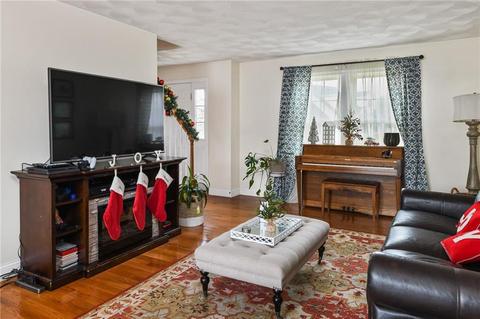 29 Sunny View Ct, Warwick, RI 02886 photo 4