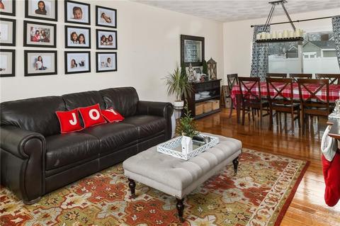 29 Sunny View Ct, Warwick, RI 02886 photo 2