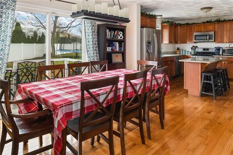 29 Sunny View Ct, Warwick, RI 02886 photo 3