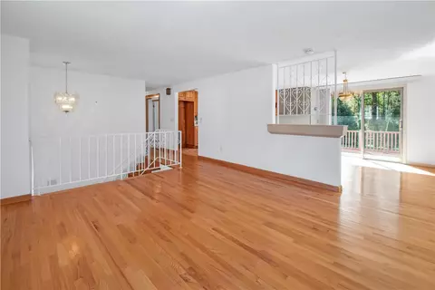 52 Mohawk Trl, Cranston, RI 02921 photo 5