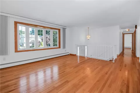 52 Mohawk Trl, Cranston, RI 02921 photo 6