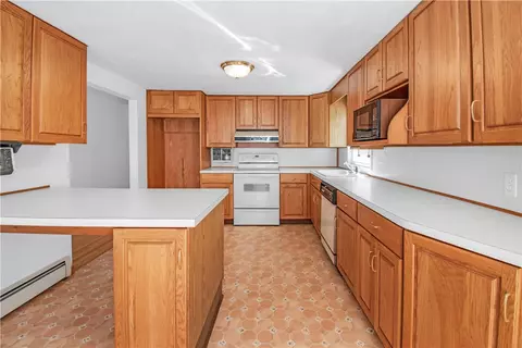 52 Mohawk Trl, Cranston, RI 02921 photo 3