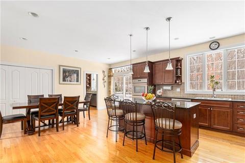 8 Stream Dr, Cranston, RI 02921 photo 9