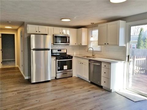 4 Rollins Rd, Warwick, RI 02889 photo 2