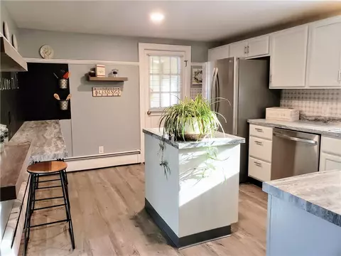 386 County Trl, Exeter, RI 02822 photo 4
