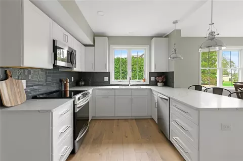 32 Lighthouse Ln, Warwick, RI 02889 photo 4